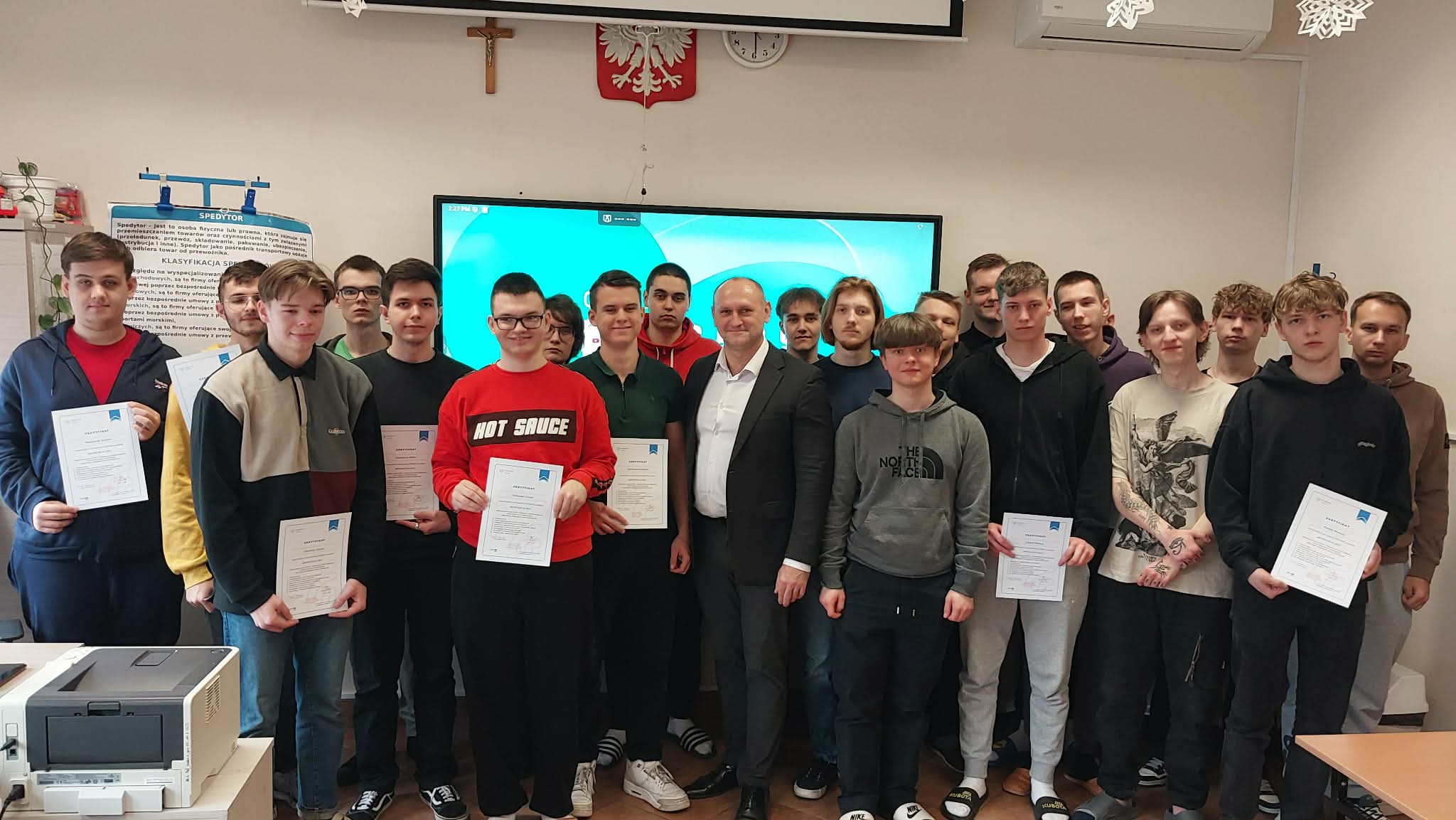 Cyberbezpieczeństwo w praktyce – klasa 5TI z certyfikatami projektu „Bezpieczni w sieci”